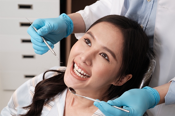 Kenapa Harus Rutin ke Dokter Gigi? Ini Manfaat yang Sering Diabaikan