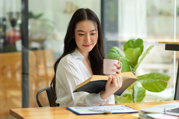 Istirahat sejenak membantu mengatur ulang mental dan mempertahankan energi sepanjang hari.