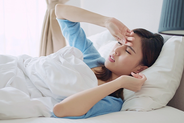 Chikungunya infection causes symptoms such as high fever followed by intense joint pain.