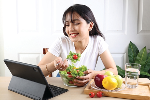 Eating healthy foods helps maintain gut health.