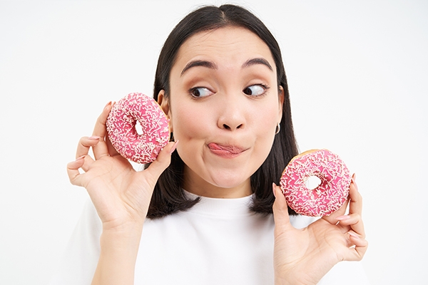 Sering mengonsumsi gula tambahan memicu penumpukan lemak di hati.
